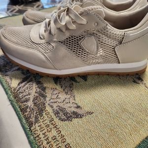 Skechesrs  new tennis shoes